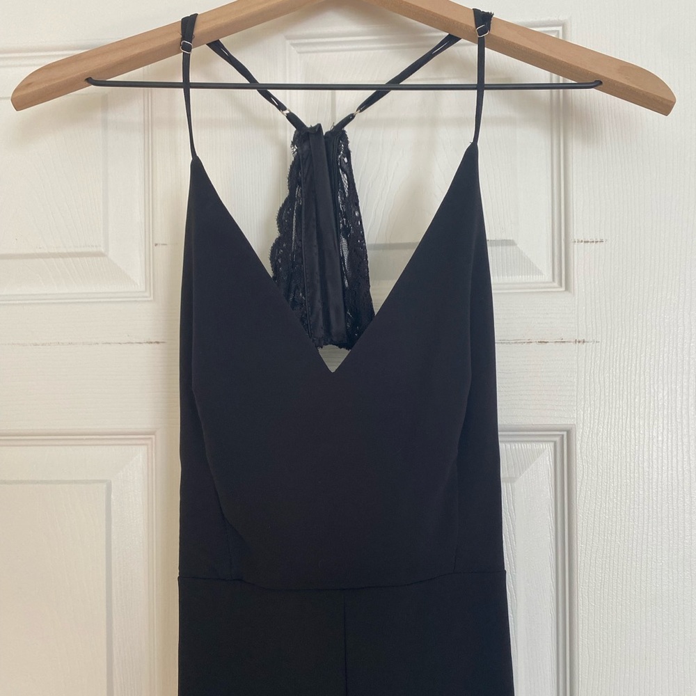 Lulu’s black gown
